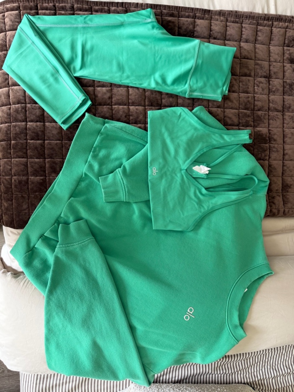 ALO Yoga Three-Piece Legging Set in Lettuce